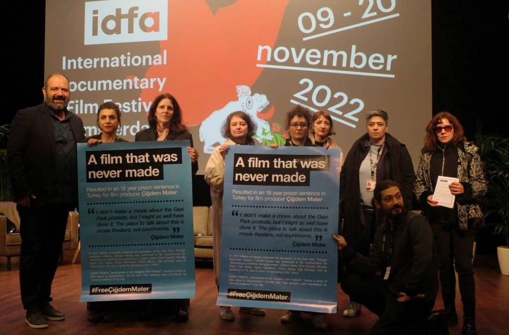 Internationales Dokumentarfilmfestival Amsterdam – Solidarität mit Filmmacherin Çiğdem Mater