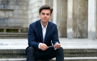 “Dark Waters“ in Siegen: Interview mit Dirigent Luka Hauser