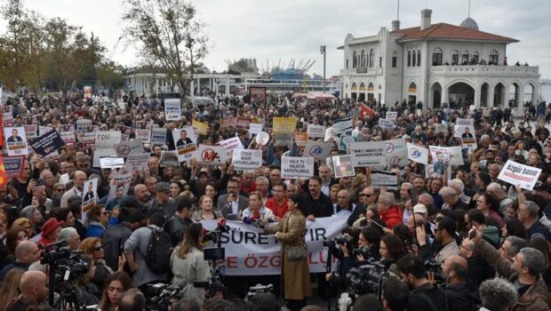 Protest gegen Zensur und für Pressefreiheit